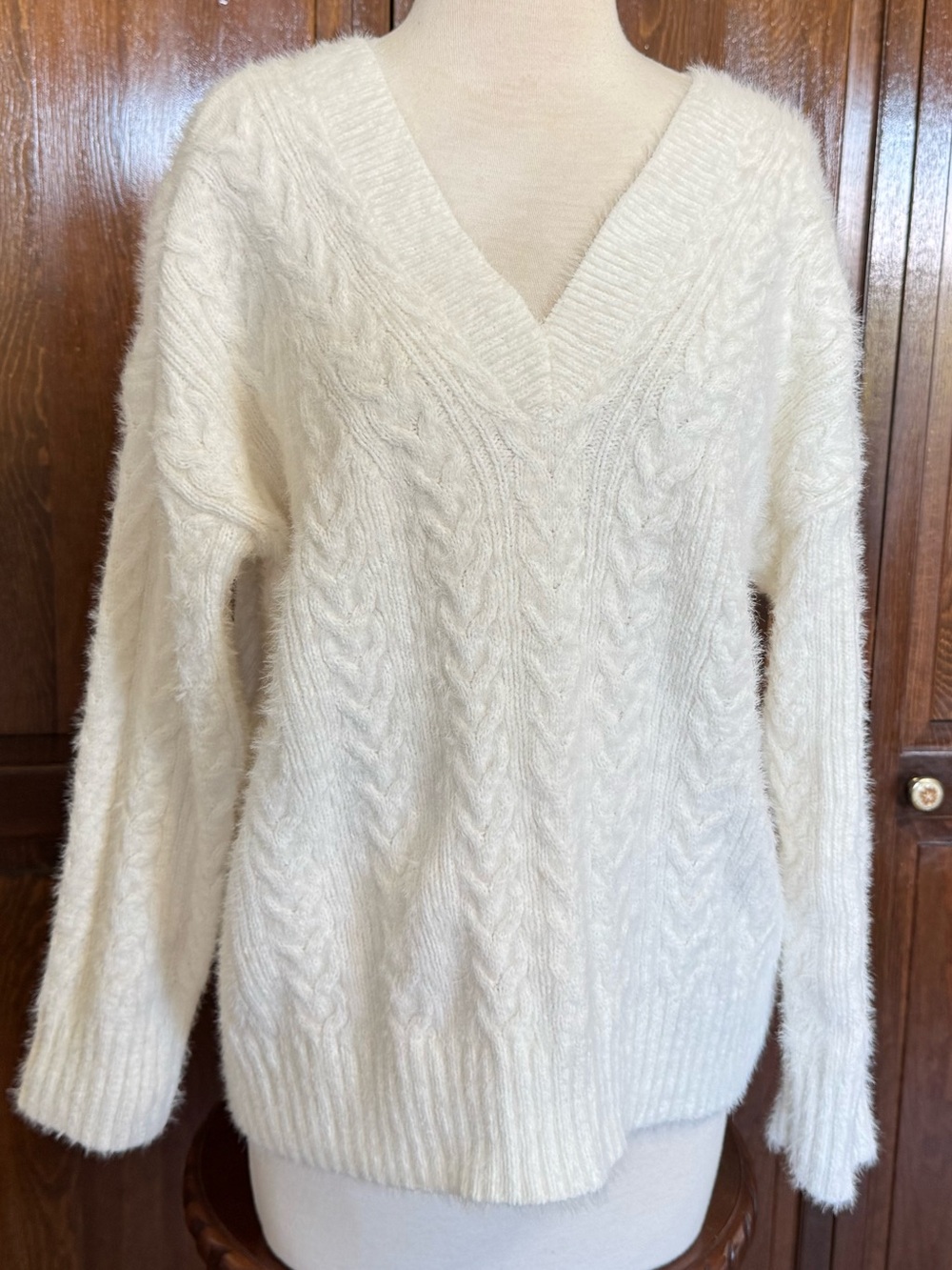 Lucky Brand Cream Eyelash Cable Knit Fuzzy V-Neck Sweater Oversized Small